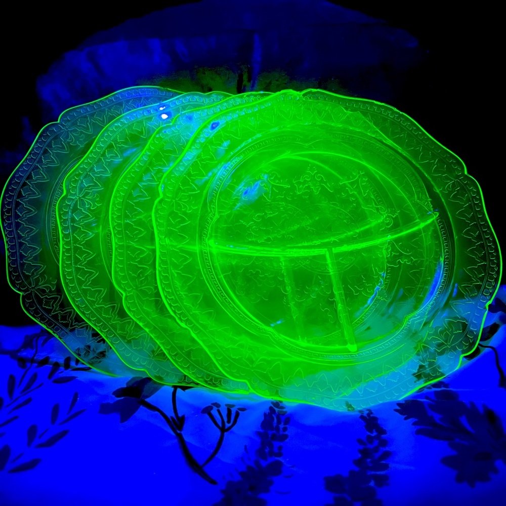 4 uranium glass plates
